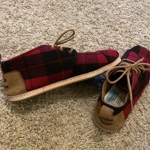 TOMS plaid flannel booties size 9